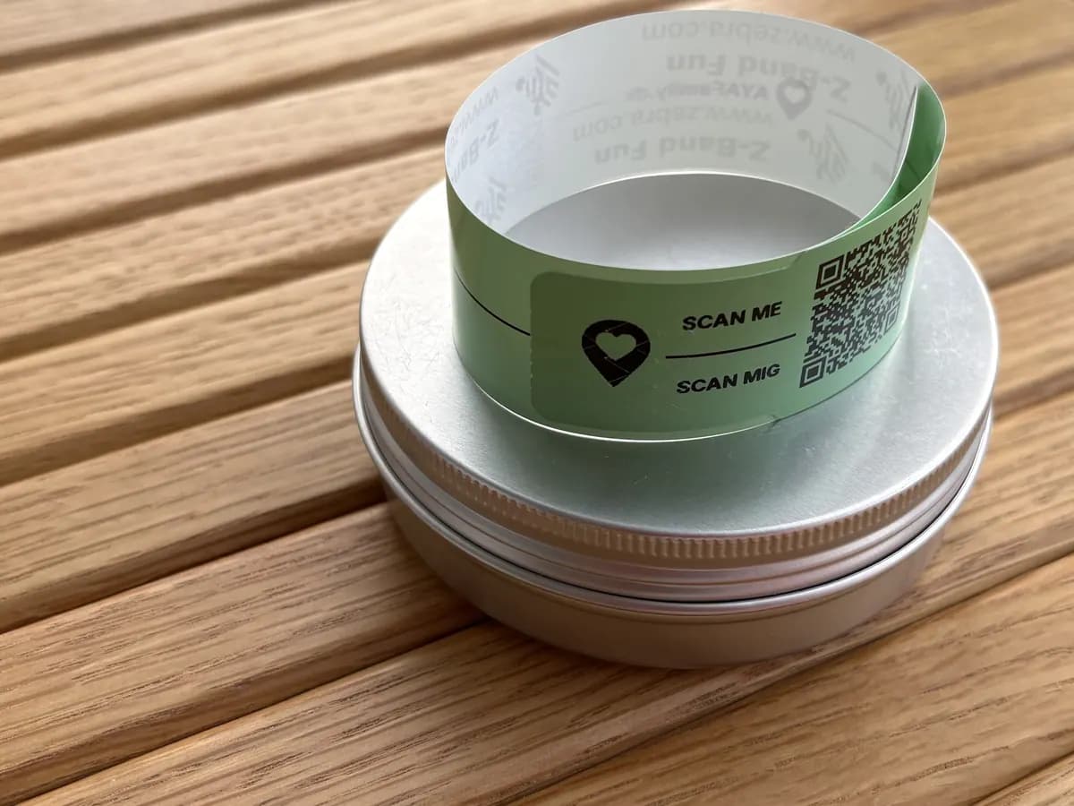 Single-use wristbands for the little ones.