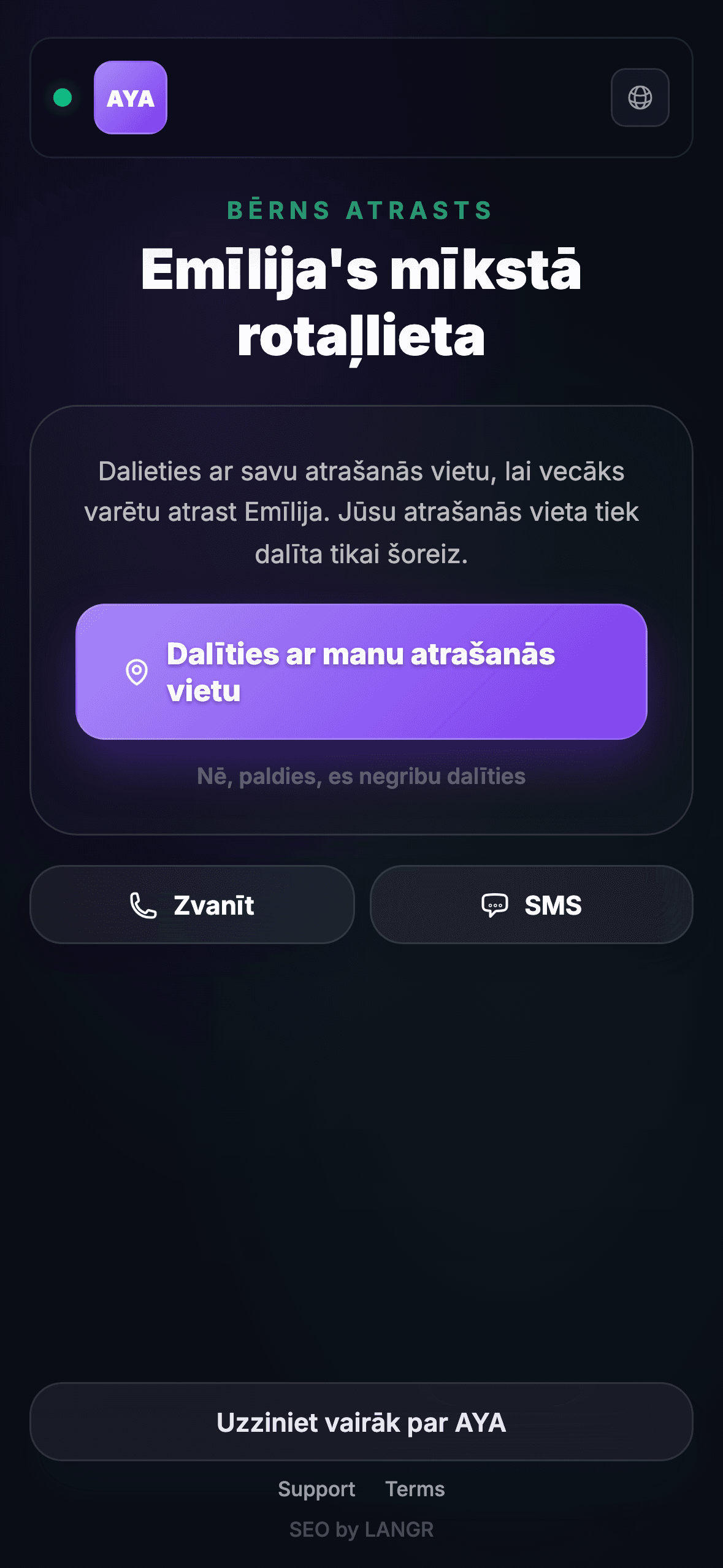 Atradējs skenē QR kodu